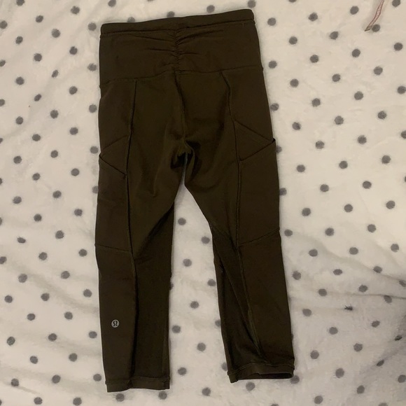 Lululemon Awesome green Capri Leggings - Picture 5 of 11